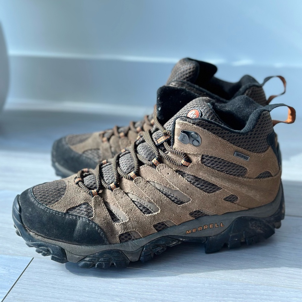 Merrell Moab Hiking Boots Men’s 9.5 Waterproof w/ Vibram Sole